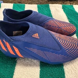 Boys Adidas Youth size 3.5 Soccer cleats